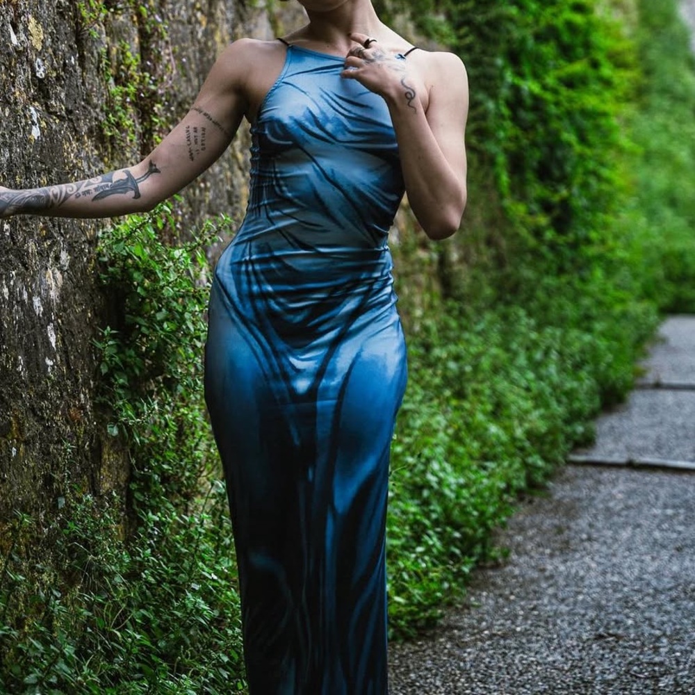 Elegant Blue Dress - Picture 3 of 5